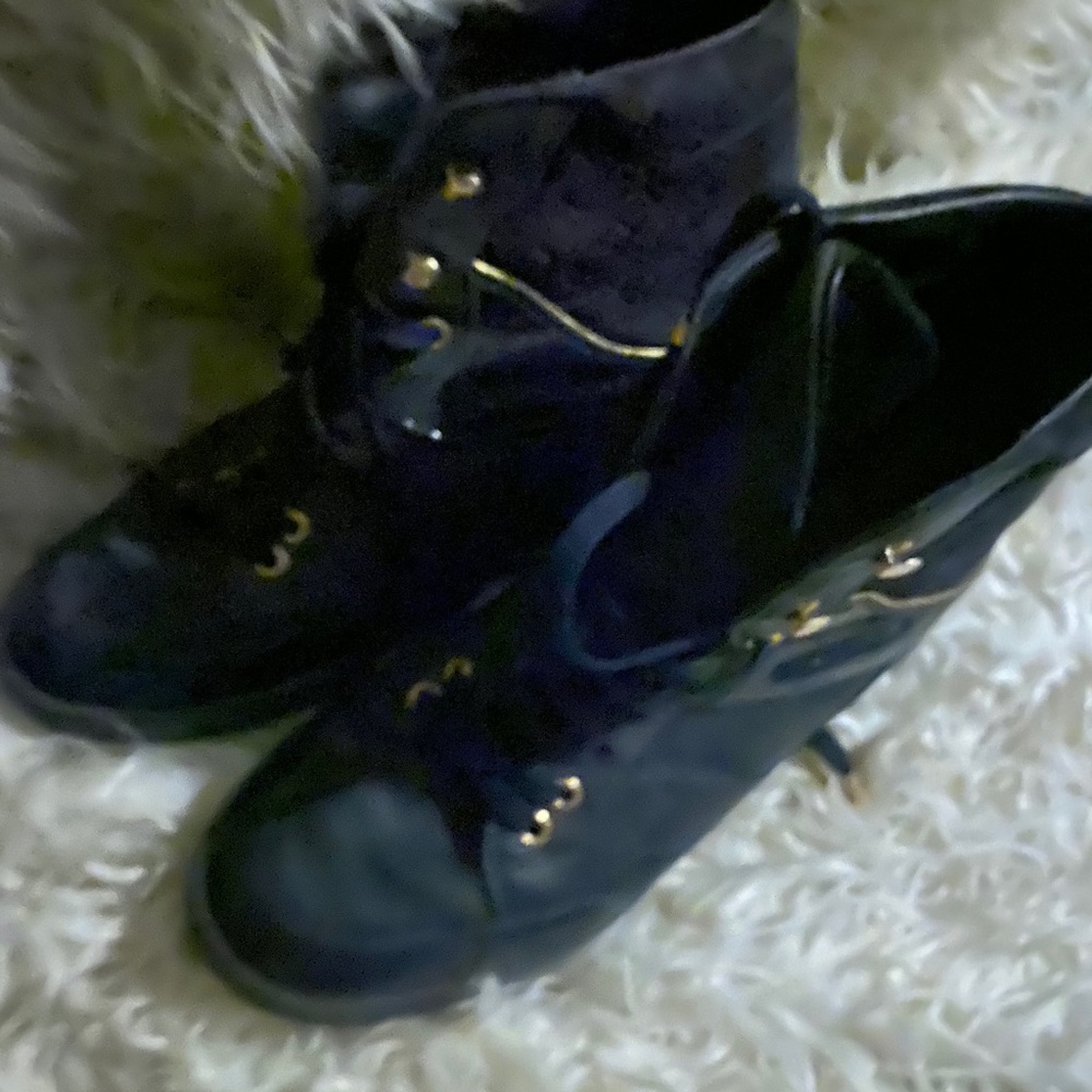 Louis Vuitton sheels size 8